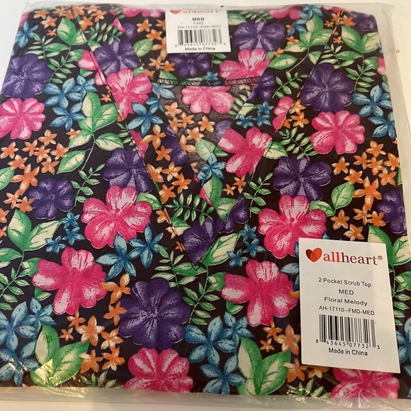 Scrub top bundle - Picture 4 of 5